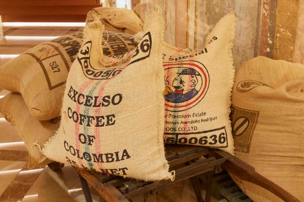 世界の名産地からコーヒー生豆を厳選